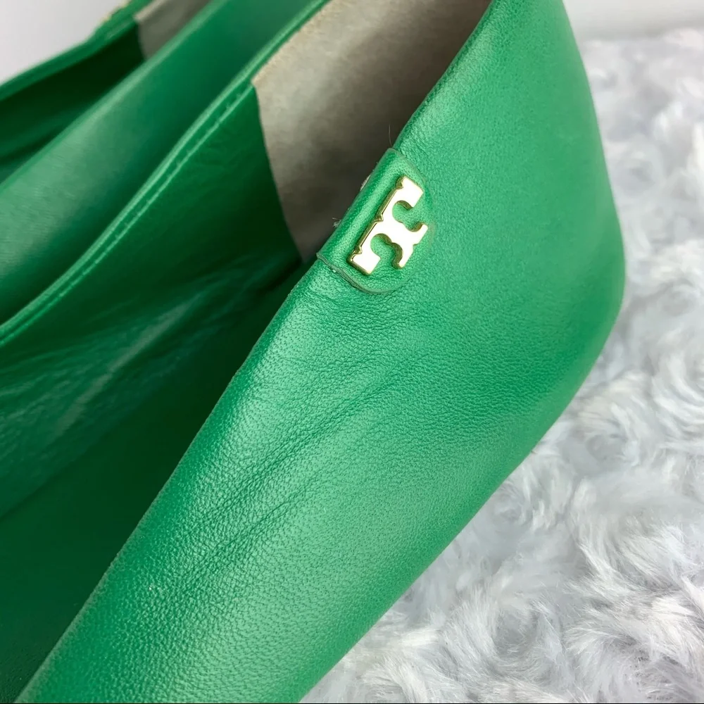 Tory Burch Green Leather Ballet Flats with Gold Logo - Picture 2 of 7